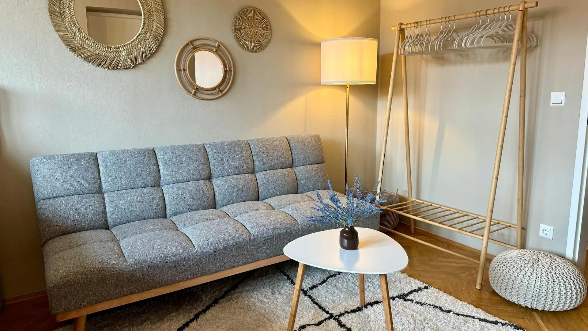 Апартаменты Boho Design Studio - Historic City Center With Free Parking & Aircon By Hero Homes Грац