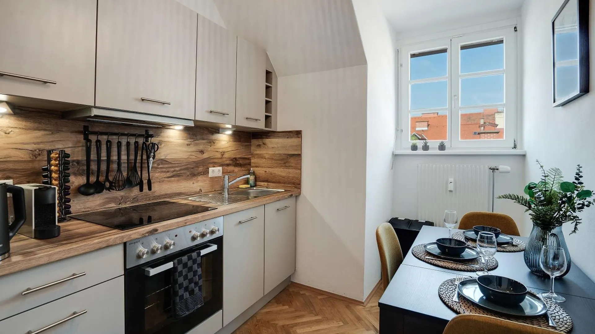 Boho Design Studio - Historic City Center With Free Parking & Aircon By Hero Homes Graz 0*,  Österreich