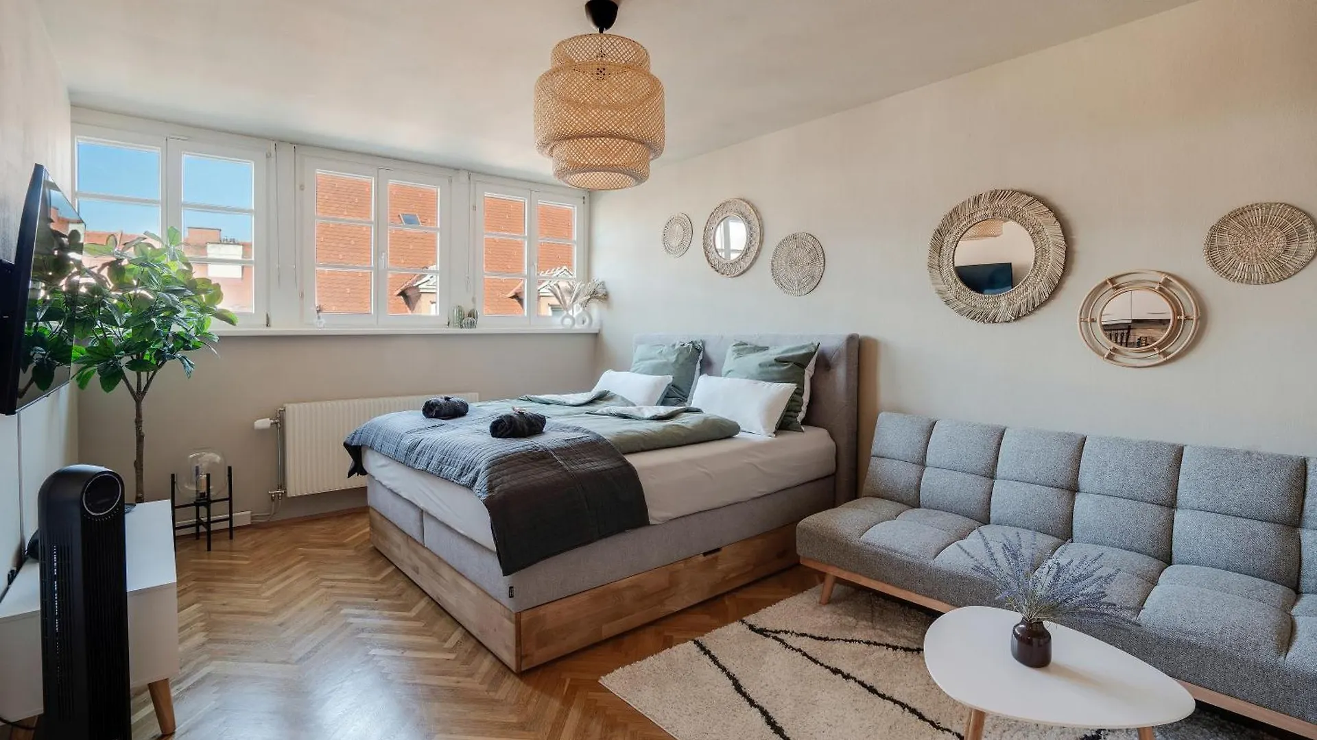 Boho Design Studio - Historic City Center With Free Parking & Aircon By Hero Homes Graz