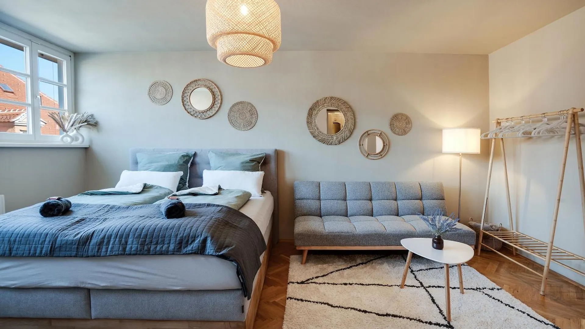 Boho Design Studio - Historic City Center With Free Parking & Aircon By Hero Homes Graz Apartment